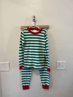 Hanna Andersson kids pajama set  130 US 8 stripes green red holiday hannajams